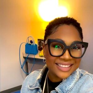 Meet your Posher, Caren